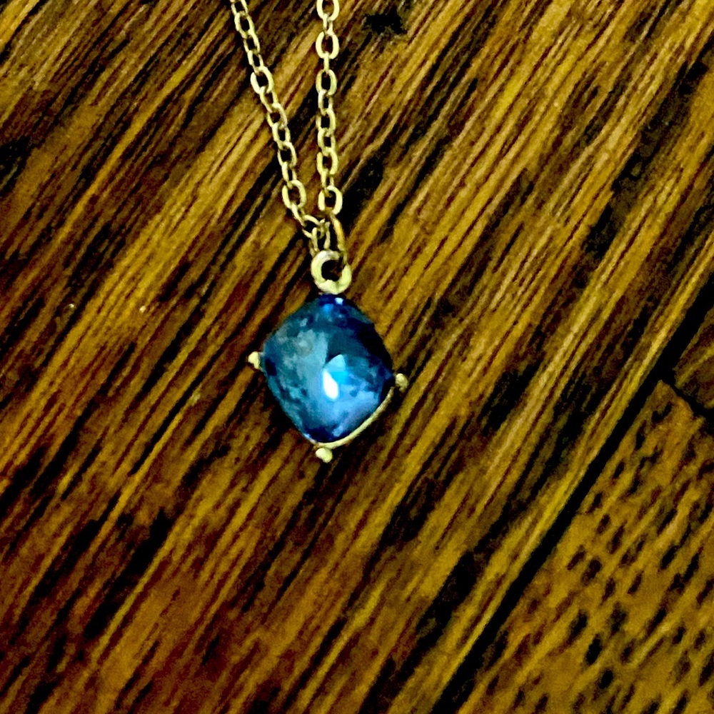 Blue pendant necklace